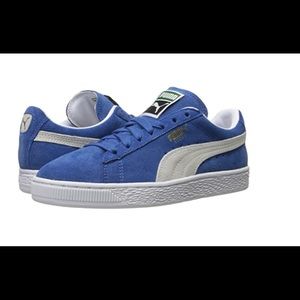Women suede pumas